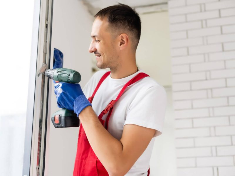 master-puts-new-double-glazed-window-plastic-window (1) Window repairs